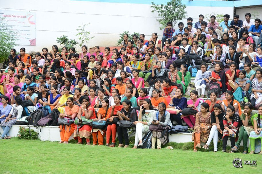 Mahnubhavudu-Movie-2nd-Song-Launch-At-Vignan-College